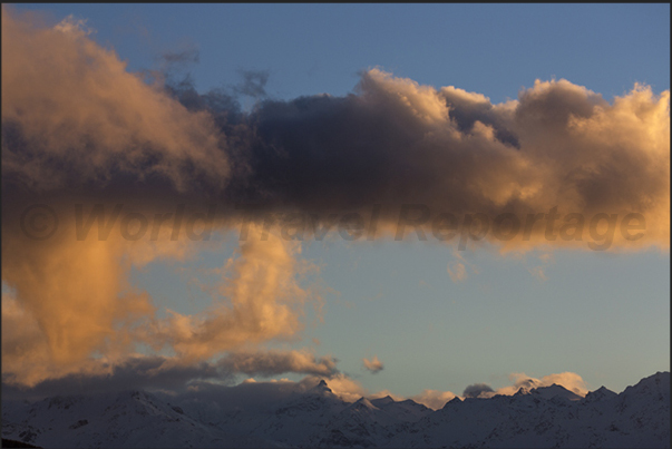 Games of clouds over the mountains of the Grand Combin (4314 m)