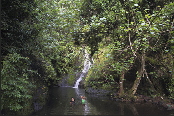 The Papua waterfalls (or Wigmore\\\'s), near the coastal town of Vaimanga