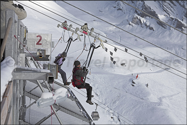 Mount Oberjoch. The thrilling ride hanging from the cable to reach the finish in Schreckfetd. A downhill at 80 km/h, 800 m long