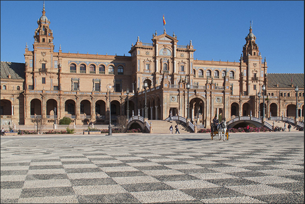 Sevilla, Plaza de Espańa (Spain Square). The Central Palace