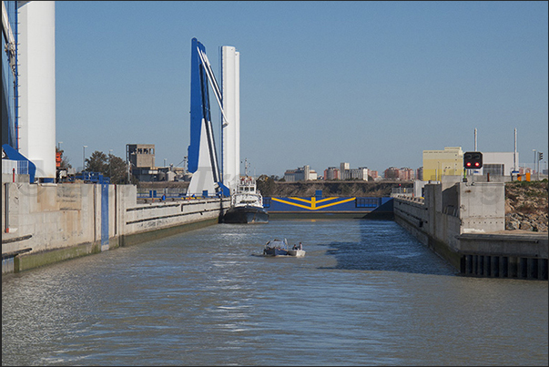 The lock of access to the Guadalquivir river from the port of Seville