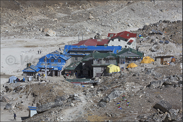 Village of Gorak Shep (5140 m) Village of Gorak Shep (5140 m)