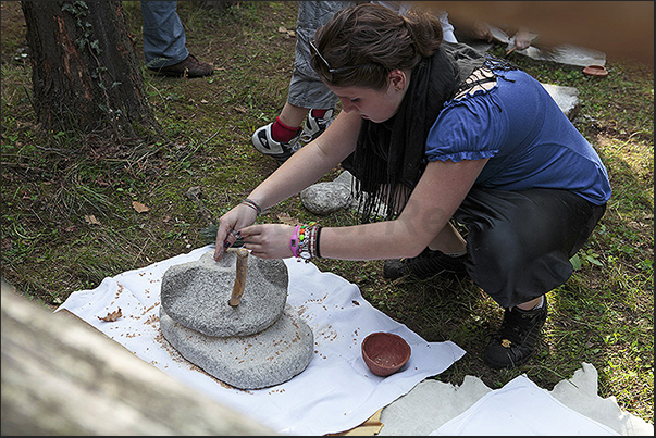 Villarbasse. Experimentation field. A stone grinder for flour Villarbasse. Experimentation field. A stone grinder for flour