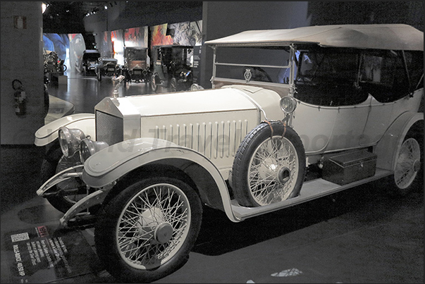 A splendid Silver Ghost, one of the most famous Rolls-Roices (1914) A splendid Silver Ghost, one of the most famous Rolls-Roices (1914)