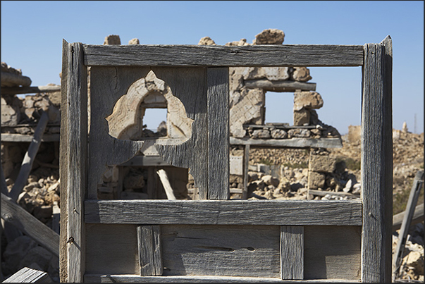 Destroyed by earthquakes and wars, there are only blocks of coral and some memories of the ancient city Destroyed by earthquakes and wars, there are only blocks of coral and some memories of the ancient city
