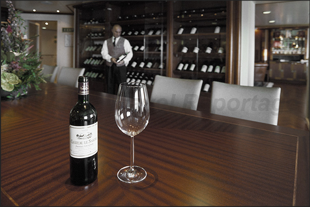 Cruising on the Silver Shadow. The wine tasting room Cruising on the Silver Shadow. The wine tasting room