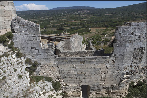 Part of the castle is in ruins while inside, there are rooms for exhibitions and conferences organized by the stylist Pierre Cardin Part of the castle is in ruins while inside, there are rooms for exhibitions and conferences organized by the stylist Pierre Cardin