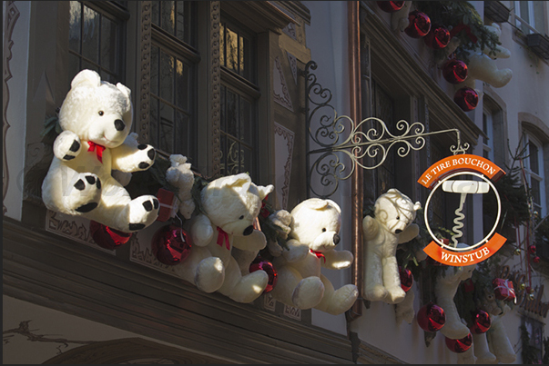 Strasbourg. During the Christmas period, the houses are decorated with plush bears of various sizes Strasbourg. During the Christmas period, the houses are decorated with plush bears of various sizes