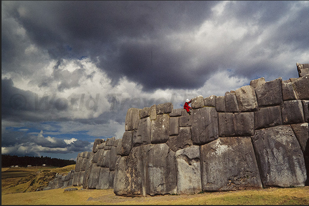 Sacsayhuaman archaeological site along the road from Cuzco to the Chinchero plateau Sacsayhuaman archaeological site along the road from Cuzco to the Chinchero plateau