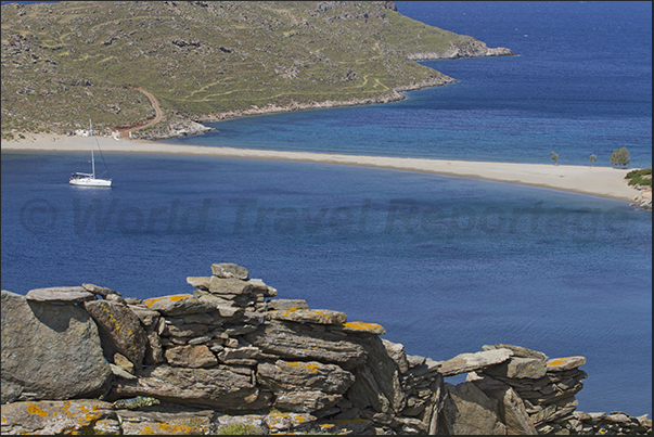 Apokrousi Bay with the sandy strip that connects the coast to the island of Kolona Apokrousi Bay with the sandy strip that connects the coast to the island of Kolona