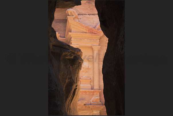 The closer you get to the output of Al-Siq Canyon, more the El-Khasneh Temple reveals itself to the visitor The closer you get to the output of Al-Siq Canyon, more the El-Khasneh Temple reveals itself to the visitor
