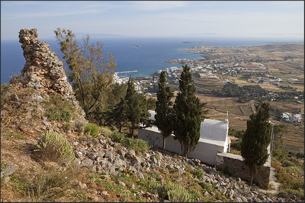 South east coast from church of Aghios Antonios. Below the port of Pisso Livadi and on the horizon the island of Heraklia