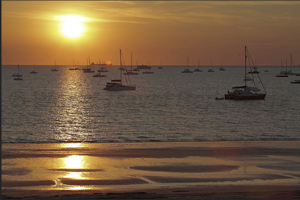 Darwin. Fanni Bay, the bay on the west of the city, headquarters of the Yacht Club Darwin. Fanni Bay, the bay on the west of the city, headquarters of the Yacht Club