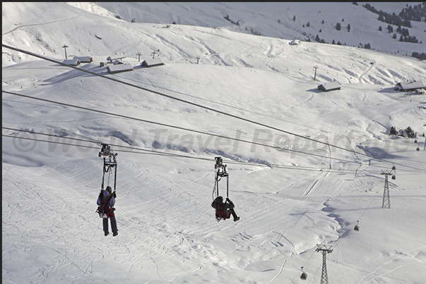 Mount Oberjoch. The thrilling ride hanging from the cable to reach the finish in Schreckfetd. A downhill sitting at 45 m height Mount Oberjoch. The thrilling ride hanging from the cable to reach the finish in Schreckfetd. A downhill sitting at 45 m height