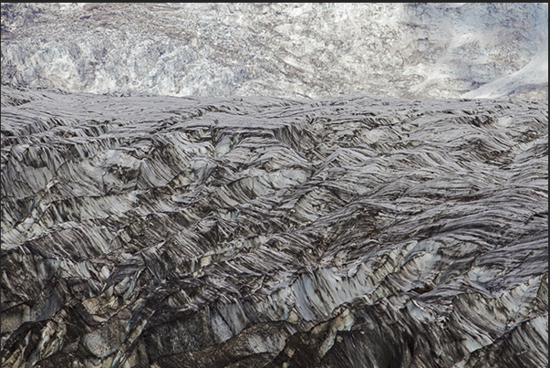 Svinafellsjokull Glacier, a tongue of ice that branches off from the largest Vatnajokull Glacier Svinafellsjokull Glacier, a tongue of ice that branches off from the largest Vatnajokull Glacier