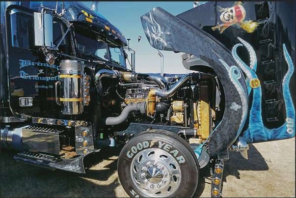 Preparations begin for the beauty contest. All truckers paint and clean their trucks. Not only the coachwork but also the motors Preparations begin for the beauty contest. All truckers paint and clean their trucks. Not only the coachwork but also the motors