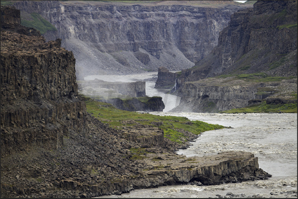 The exit from the canyon of Dettifoss Selfoss waterfalls The exit from the canyon of Dettifoss Selfoss waterfalls