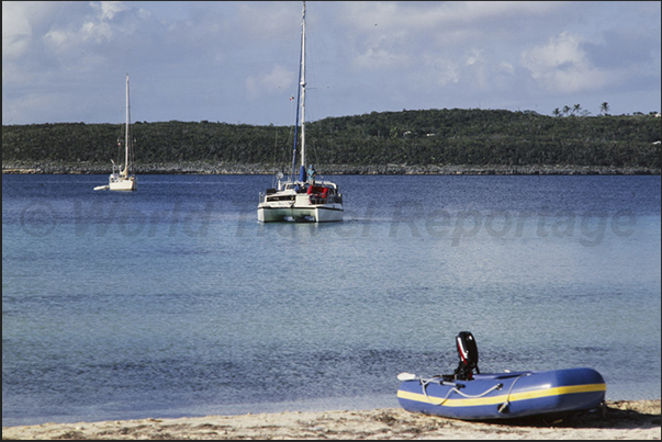 Many boats arriving on the coast of Eleuthera especially from the neighboring island of Nassau Many boats arriving on the coast of Eleuthera especially from the neighboring island of Nassau