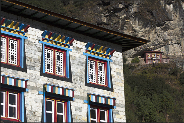 Village of Thado Koshigaon (2580 m) with a small Buddhist monastery Village of Thado Koshigaon (2580 m) with a small Buddhist monastery