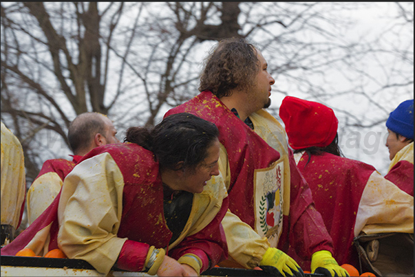 The day of battle is over. On chariots and in the squares, the throwers finally are in rest The day of battle is over. On chariots and in the squares, the throwers finally are in rest