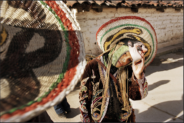 Chichicastenango. The clothes require the application of stones, mirrors, beads, embroidery and rattles Chichicastenango. The clothes require the application of stones, mirrors, beads, embroidery and rattles